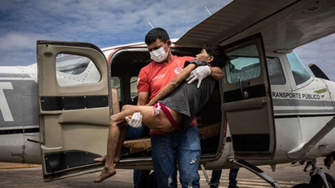 Os Yanomani, na Amazónia brasileira, estão a atravessar uma grave crise humanitária e uma emergência sanitária declarada pelo Governo face a vários casos de desnutrição aguda e surtos de outras doença.