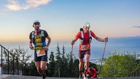 Humberto Gomez (peitoral 135) à passagem pelo Monte, então colado a Filipe Ferreira