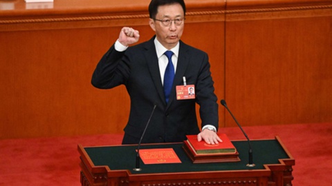 O vice-presidente chinês na sua tomada de posse.