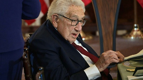 Kissinger numa das últimas aparições públicas, em Dezembro do ano passado.&nbsp; &nbsp;Foto Arquivo/ROBERTO SCHMIDT / AFP