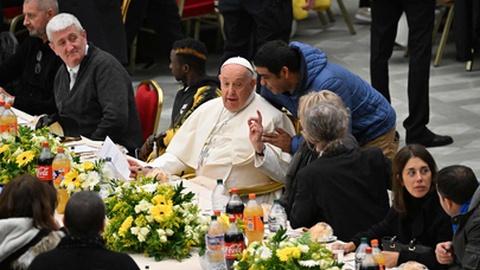 Papa Francisco garante que está melhor mas que ainda se cansa ao