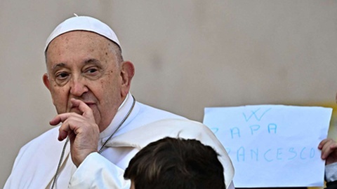 Papa pede protecção aos civis e aos hospitais e a libertação dos reféns —
