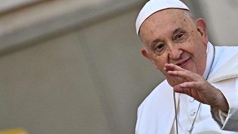 Papa Francisco garante que está melhor mas que ainda se cansa ao