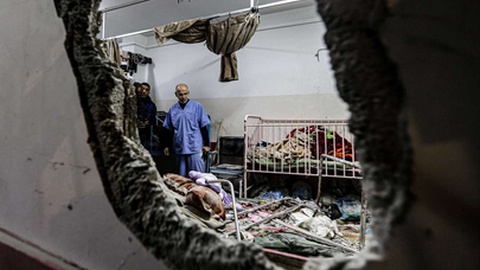 Destruição de um quarto após bombardeamento de Israel ao Hospital Nasser, em Khan Yunis, Gaza, a 17 de Dezembro de 2023