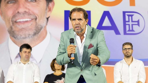 Guido Gomes, à direita na foto, é presidente da estrutura concelhia do PSD-Madeira.