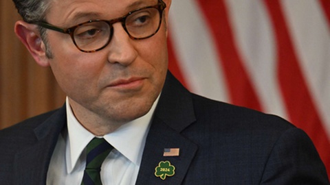 "A presidência de Biden traiu o princípio central da Páscoa, nomeadamente a ressurreição de Jesus Cristo", disse Mike Johnson, o líder republicano da Câmara dos Representantes. FOTO JIM WATSON/AFP