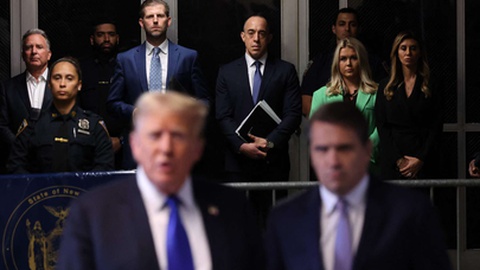A porta-voz de Trump, Karoline Leavitt, vestida verde.&nbsp; Foto&nbsp;Michael M. Santiago / Getty Images via AFP