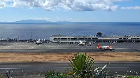 O aparelho da TAP continua em observações na cabeceira do aeroporto da Madeira.