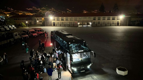 O grupo chegou por volta das 5 horas da manhã.
