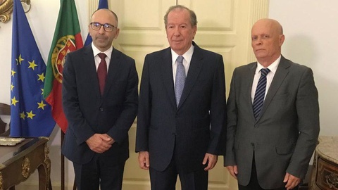 Paulo Rio à esquerda do Representante da República, Ireneu Barreto, e do histórico responsável pelo EPF, Fernando Santos.&nbsp; &nbsp;Foto Arquivo