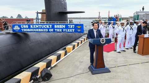 Foto DR/U.S. NAVY/MASS COMMUNICATION SPECIALIST 1ST CLASS MICHAEL CHEN