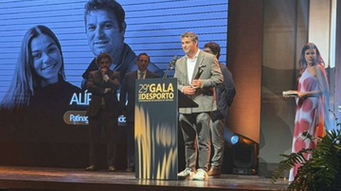 Alípio Silva quando recebia o troféu.&nbsp;