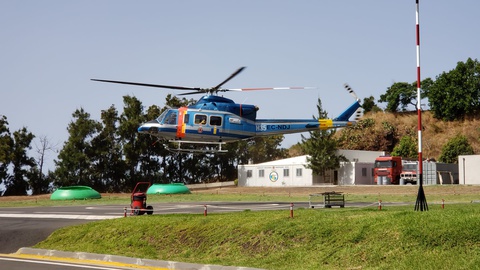 Esta manhã, o meio aéreo foi 'chamado' a ajudar na operação de rescaldo deste incêndio. Foto DR&nbsp;