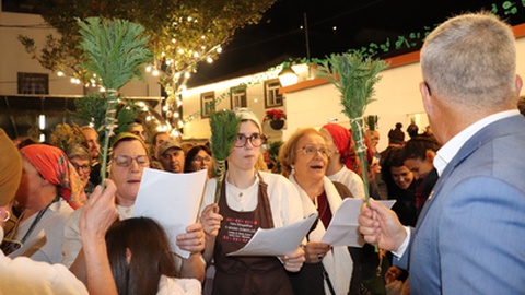 O 'varrer dos armários' é um dos momentos altos desta festa.&nbsp;