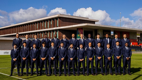 Eis a foto oficial da selecção lusa tirada antes da partida para o Qatar. Foto FPF