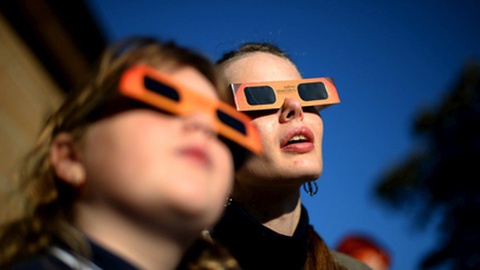 Eclipse solar parcial pode ser apreciado no dia 12 de Agosto, no Pico do Areeiro.&nbsp;