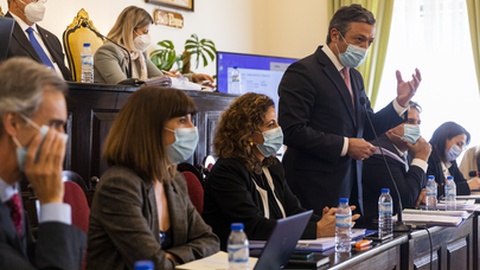 O prolongamento dos
trabalhos da Assembleia Municipal do Funchal no período da tarde levaram a que Pedro Calado não marcasse presença na reunião da AMRAM. Foto:&nbsp;André Ferreira/CMF