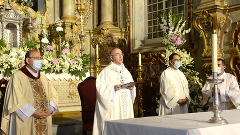 O Bispo do Funchal presidiu à missa em honra de Nossa Senhora do Monte.
