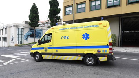 Os Bombeiros Voluntários Madeirenses foram ao local mas nada conseguiram fazer para salvar-lhe a vida.