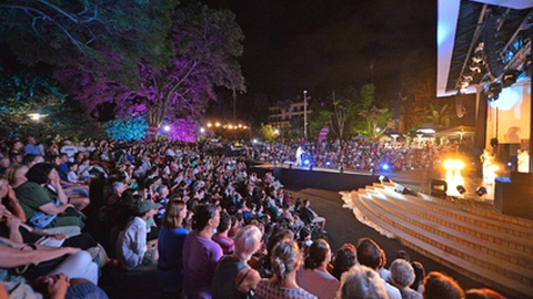 Veja as fotos captadas esta noite pelo fotojornalista Hélder Santos/Aspress.