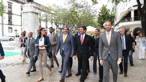 As relações entre o líder nacional do partido e os dirigentes regionais não têm sido sempre pacíficas.