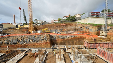 Fundações do novo empreendimento estão já a ser construídas.&nbsp;