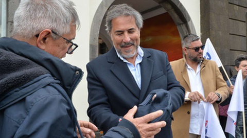 Miguel Castro contactou, esta manhã, com alguns madeirenses, no centro do Funchal.&nbsp;