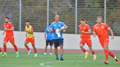 Jorge Silas orientou o treino desta manhã, em sessão desenvolvida na Ribeira Brava,