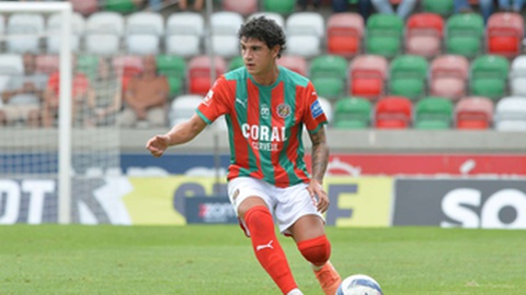 Marco Cruz rende o castigado Raphael Guzzo no onze inicial do Marítimo.
