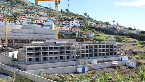 Uso de fundos comunitários ou investimentos em habitação são exemplos possíveis