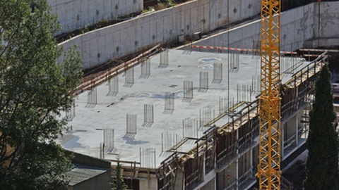 A obra está parada.