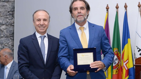 Miguel Albuquerque foi um dos agraciados pela Associação Nacional de Assembleias Municipais, no assinalar dos 50 anos do poder local democrático.&nbsp;
