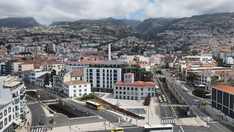 No Funchal, a avaliação bancária fixou-se nos 2 430 euros/m2, em Março último.