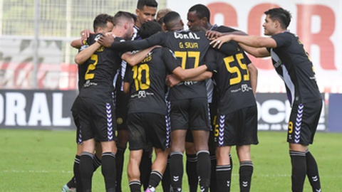 Jogador do Luton colapsa em campo