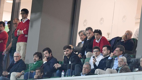 Presidentes do Nacional e do Marítimo estiveram ontem no camarote presidencial durante o derby regional.&nbsp; &nbsp;Foto Helder Santos/Aspress