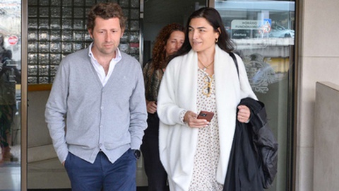 Francisco Andrade quando saía esta tarde do tribunal, acompanhado da sua advogada. FOTO HÉLDER SANTOS/ASPRESS