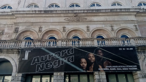 Aurora Negra, espectáculo das actrizes Isabél Zuaa, Cléo Diara, Nádia Yracema 