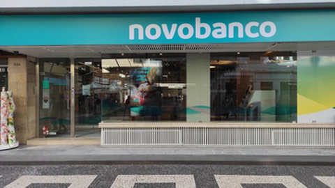 Um dos balcões do Novo Banco agora remodelados foi o da Rua Dr. Fernão de Ornelas. Foto DR