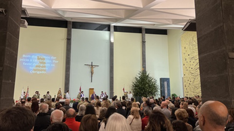 Igreja da Nazaré ficou repleta de fiéis para a primeira celebração em homenagem à Virgem Maria