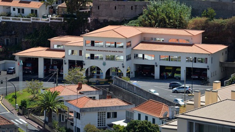 Bombeiros Sapadores de Santa Cruz foram chamados ao local.
