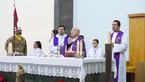 Igreja da Nazaré ficou repleta de fiéis para a primeira celebração em homenagem à Virgem Maria