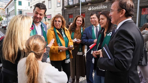 Comitiva percorreu algumas ruas do centro do Funchal.