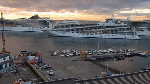 Os três navios hoje no Porto do Funchal.&nbsp; &nbsp;Foto Madeira-web.com