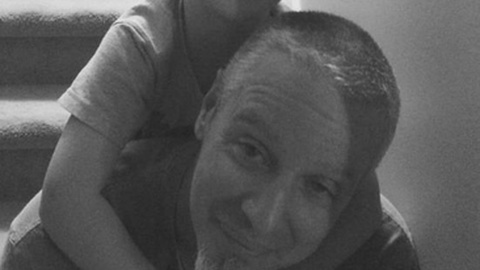 Colin Gray com o filho ainda criança. Foto DR/XTwitter