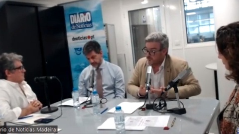 Debate da Semana é emitido na TSF-Madeira às sextas-feiras com reposição aos domingos.