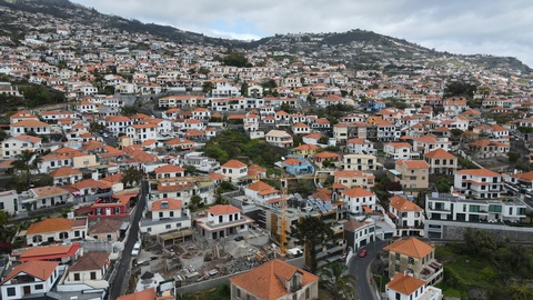 Vista aérea da cidade do Funchal em Março de 2021.