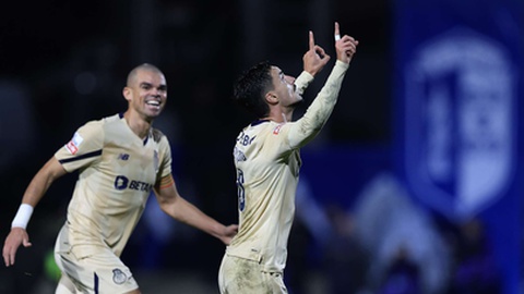 Eustáquio celebra o segundo golo da equipa portista. FOTO JOSÉ COELHO/LUSA