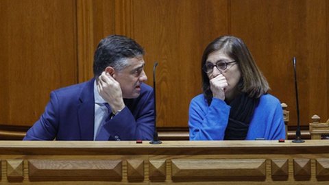 A ferrovia esteve em debate hoje na Assembleia da República, numa sessão que contou com a presença da ministra dos Assuntos Parlamentares, Ana Catarina Mendes, e do secretário de Estado dos Assuntos Europeus, Tiago Antunes.