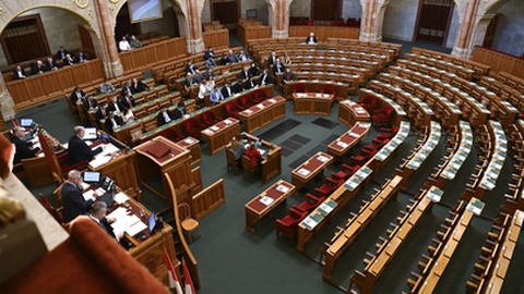 Maioria parlamentar do partido de Orbán boicotou debate sobre adesão da Suécia à NATO.&nbsp; &nbsp;Foto&nbsp;EPA/Szilard Koszticsak