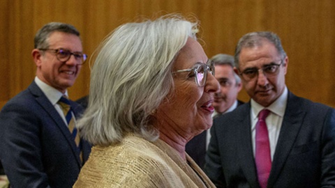 José Manuel Bolieiro (em segundo plano) solidário com Lucília Gago, que lidera o Ministério Público.&nbsp; &nbsp;Foto&nbsp;EDUARDO COSTA/LUSA